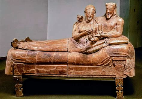  Sarcophagus of the Spouses - Bir Roman Aşk Hikayesi mi?