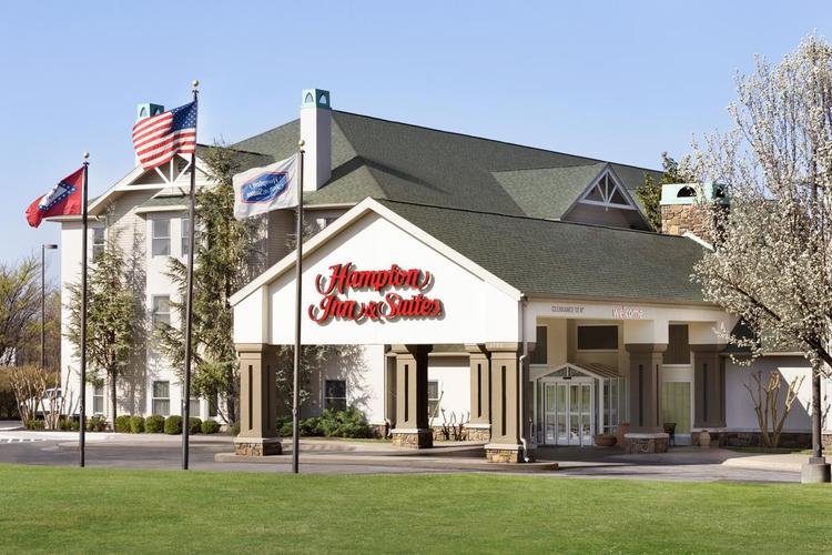 hampton inn springdale ar,Accommodations