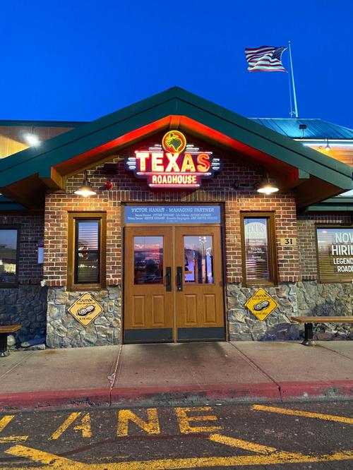 texas roadhouse north little rock ar,Location and Ambiance